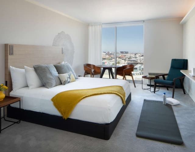 Executive Room City Views interior